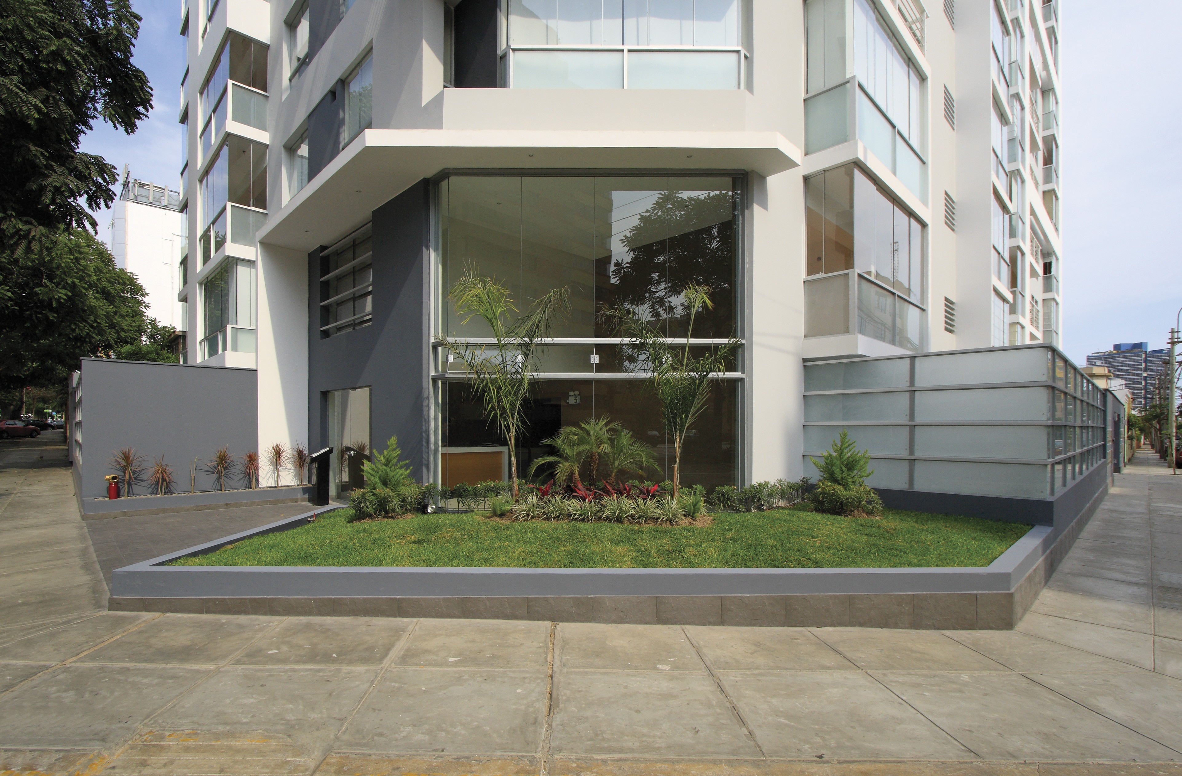 EDIFICIO MULTIFAMILIAR OCHARAN